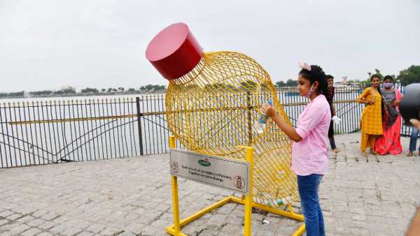 సరదా పడుతున్న పిల్లలు, ఫోటోలకు ఫోజులు .. మార్పు మంచిదేగా !!