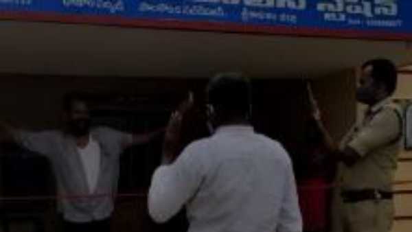 ఆనందపురం గ్రామ సచివాలయంపై దాడి చేసి ఫర్నీచర్ ధ్వంసం చేసిన మందుబాబు