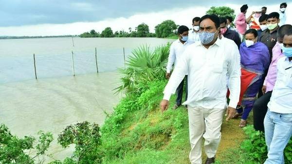 నర్సంపేట నుండి పలు గ్రామాలకు రాకపోకలు బంద్