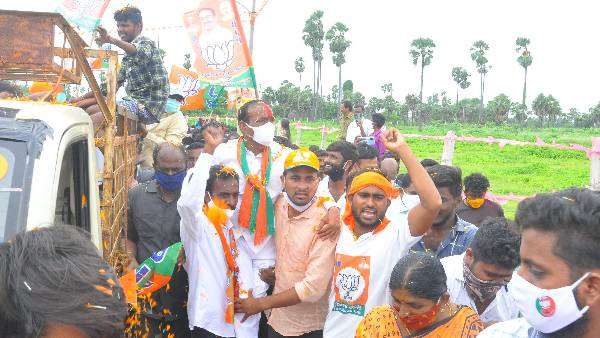 మంత్రులకే దొరకని సీఎం.. ఇప్పుడు ఎంపీటీసీ, సర్పంచులతో..