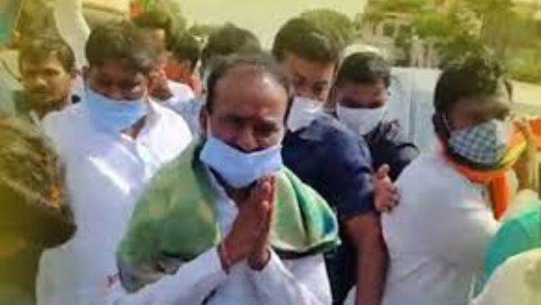 ఈటలపై అభిమానం చూపిస్తున్న ప్రజలు .. కానీ కన్ఫ్యూజన్ ఈటలపై అభిమానం చూపిస్తున్న ప్రజలు .. కానీ కన్ఫ్యూజన్