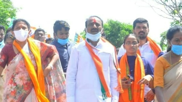 మానుకోటలో మా మీద రాళ్ళ దాడి చేసిన వాడు కౌశిక్ రెడ్డి