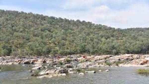  ఇక్కడ ఆంధ్రా- తెలంగాణ, అక్కడ కర్ణాటక- తమిళనాడు