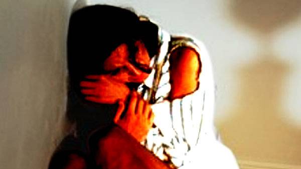 అత్యాచారానికి పాల్పడిన వారిలో ఒక పోలీస్ కూడా