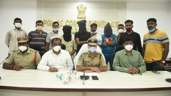  డబ్బు కోసం గంజాయి దందా మొదలుపెట్టిన ఇద్దరు