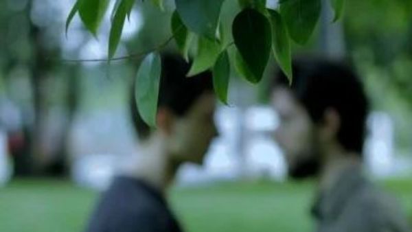 పురుషులతో ఛాటింగ్.. స్వలింగ సంపర్కుడని..