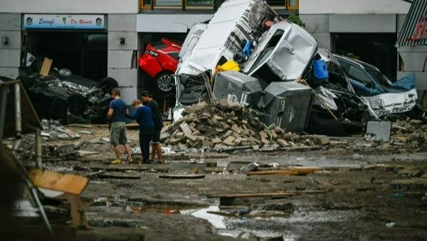 నిలిచిన రవాణా, మొబైల్ సేవలు