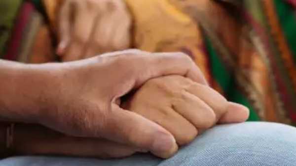 బెండ్ తీస్తే నిజం చెప్పిన ప్రియుడు బెండ్ తీస్తే నిజం చెప్పిన ప్రియుడు