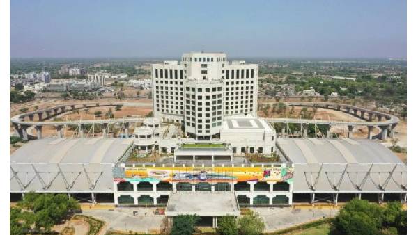 రైల్వే స్టేషన్ ఫొటోలు వైరల్