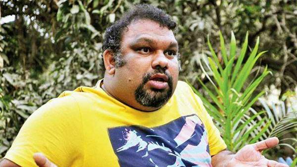  వివాదాలకు చిరునామా కత్తి..