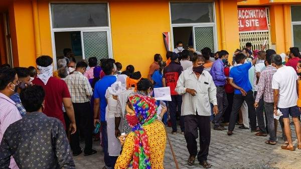 భారత్‌‌లో కరోనా థర్డ్‌వేవ్ మొదలైందా.?