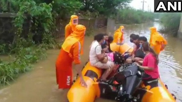  Maharashtra Rains: PM Modi Speaks to cm Uddhav Thackeray, Assures centre Support