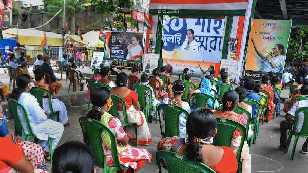 గుజరాత్‌లో దీదీ ఫ్లెక్సీలు చింపివేత