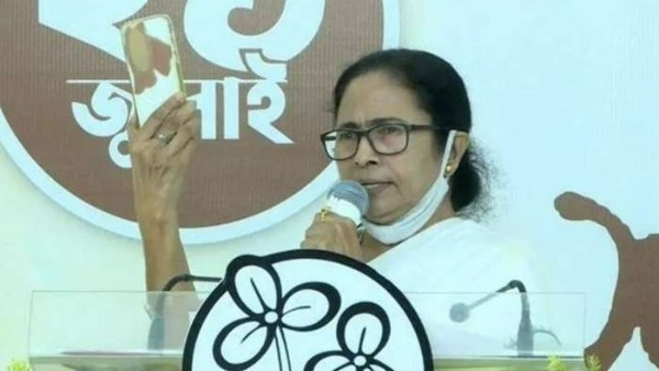 మోదీకి భయపడి ఫోన్‌కు ప్లాస్టర్