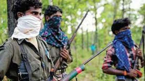 తెలంగాణాలోనూ అటవీ ప్రాంతాల్లో జల్లెడ పడుతున్న పోలీసులు తెలంగాణాలోనూ అటవీ ప్రాంతాల్లో జల్లెడ పడుతున్న పోలీసులు