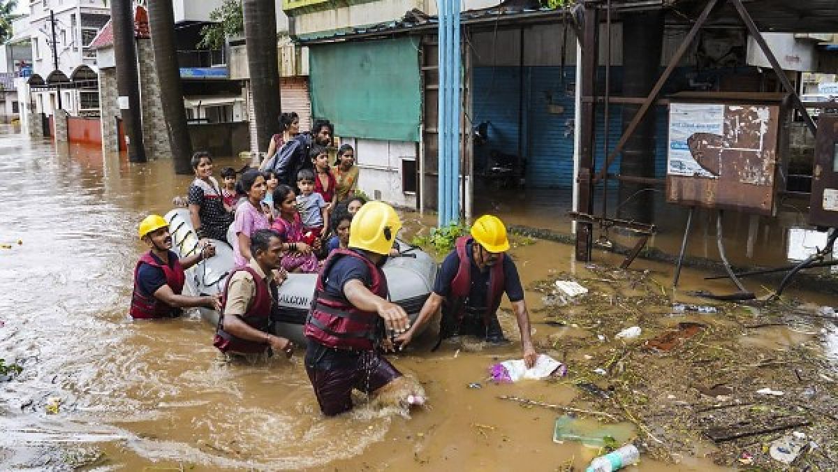 maharashtra rains 136 dead in floods and landslides next 48hrs is crucial for state maharashtra rains 136 dead in floods and landslides next 48hrs is crucial for state