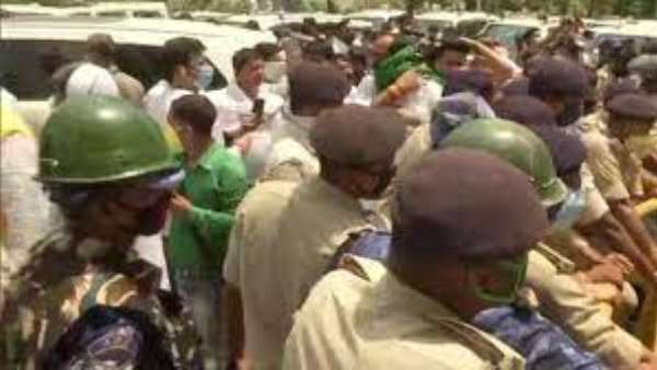 మీటింగ్ నుంచి ఇంటి బయలుదేరిన మేయర్