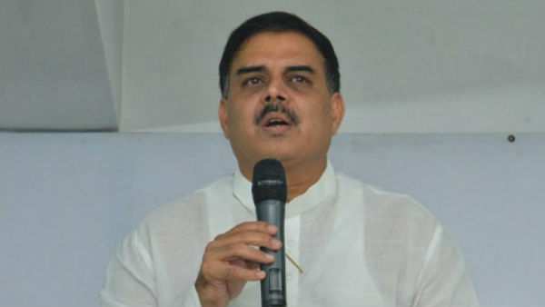 రాష్ట్రంలో అన్ని జిల్లాలలోనూ పోలీసుల అరెస్టులు , నిర్బంధాలు