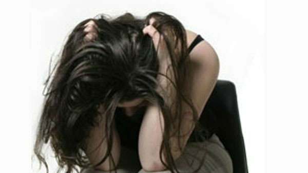 రెచ్చిపోయిన కామాంధులు 