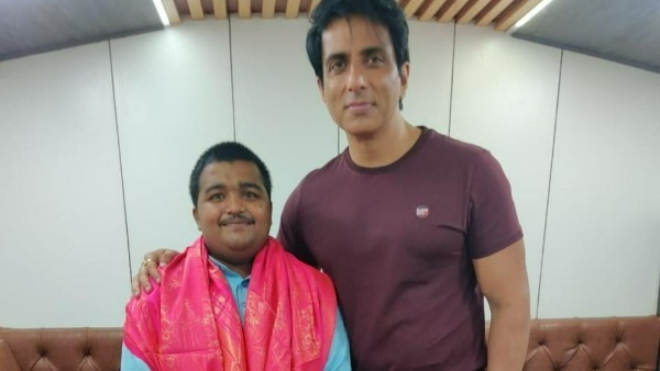 సోనూ సూద్ ఫౌండేషన్ కార్యక్రమాలను నిర్వహిస్తున్న సూద్ ఫౌండేషన్ ఫాన్స్