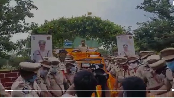 అందరితో సూపర్ పోలీస్ అనిపించుకున్న పోలీస్ బాస్