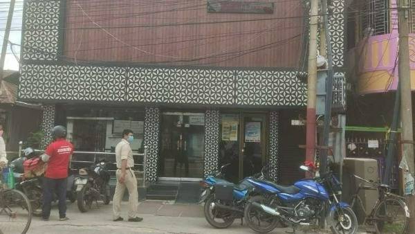 కరోనా భయం.. హోటల్‌లో నిర్బంధం