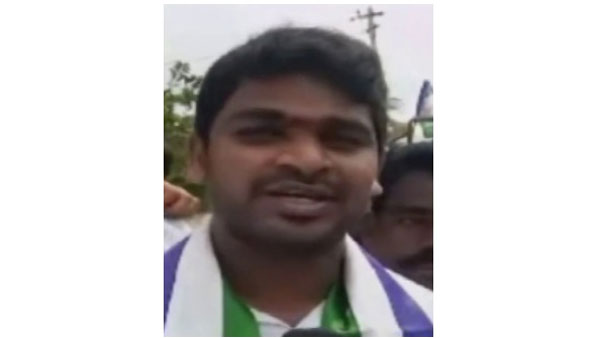 కియా కార్ల షోరూంలో కిరికిరి