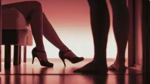 నిర్వాహకురాలు సహా