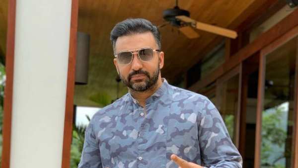 హెచ్ అకౌంట్ పేరుతో ఉన్న వాట్సాప్ గ్రూప్లో లావాదేవీలపై ఆరా