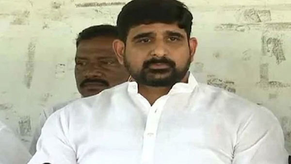 ఏంది? వైఎస్ నీకు టికెట్ ఇస్తనన్నడా?