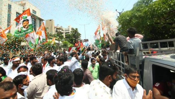 బంజారాహిల్స్‌లో ఫ్లెక్సీల తొలగింపు