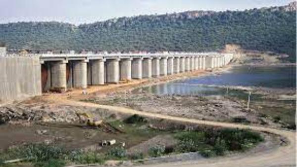 జలమార్గంలో ప్రాజెక్టు వద్దకు...