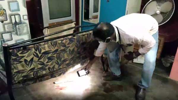 భర్త తల నరికి స్పాట్ లో చంపేసిన భార్య భర్త తల నరికి స్పాట్ లో చంపేసిన భార్య