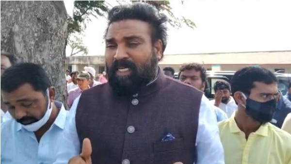 అజ్ఞాతంలోకి బళ్లారి శ్రీరాములు అజ్ఞాతంలోకి బళ్లారి శ్రీరాములు