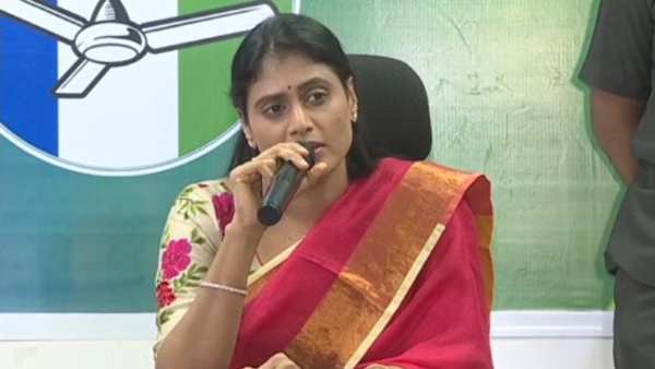 రాజన్న బిడ్డ ఆధార్ కార్డ్, ఓటర్ ఐడీ కార్డు ఎక్కడున్నాయో చెప్పాలని ప్రశ్న