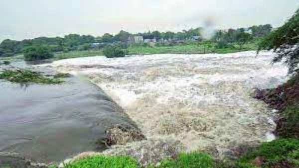 Maddileru River over flowing in Kadiri of Anantapur after a decades gap due to heavy rains Maddileru River over flowing in Kadiri of Anantapur after a decades gap due to heavy rains