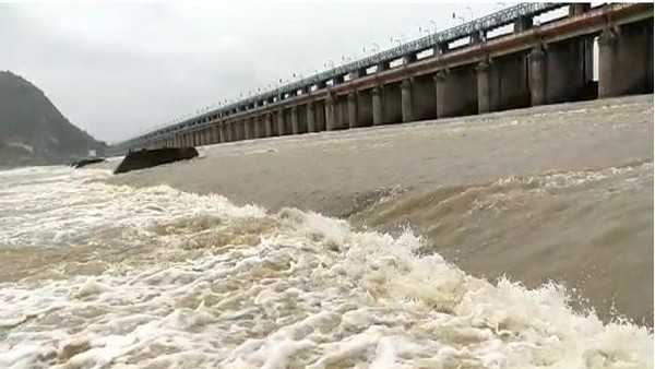 విద్యుత్ ఉత్పత్తికి పోగా మిగిలిన నీరు దిగువకు విడుదల చేసిన తెలంగాణా