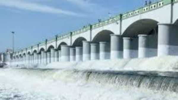  విధిలేని పరిస్థితిలో నీరు విడుదల చేస్తున్నామన్న అధికారులు
