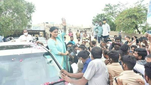 నలుగురికి మాత్రమే జాబ్..