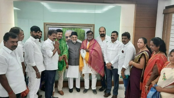 YSR followers from Tamil Nadu meets YS Sharmila party leaders at Lotus Pond residence Hyderabad