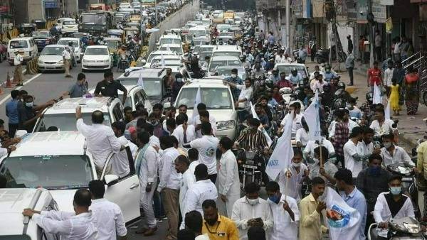 మహిళాలకు 50 శాతం టికెట్లు..