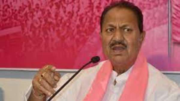 డీఎస్ పై గులాబీ అంతర్గత పోరు .. కవిత టార్గెట్ చెయ్యటంతో ఉనికి కోల్పోయిన డీఎస్