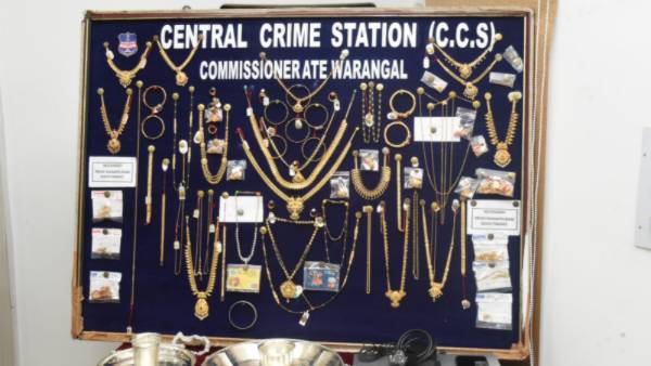  బెట్టింగ్ యాప్ లతో క్రికెట్ బెట్టింగ్ లకు పాల్పడిన స్నేహితులు