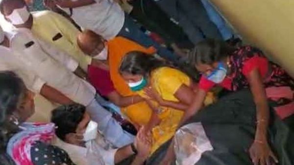 రమ్య కుటుంబాన్ని పరామర్శించిన లోకేష్, జగన్ సర్కారుపై ఫైర్