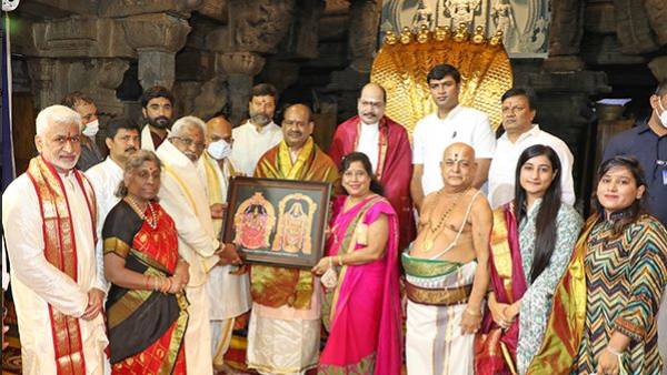 ధర్మగిరి వేద విజ్ఞాన పీఠాన్ని సందర్శించిన లోక్సభ స్పీకర్ ధర్మగిరి వేద విజ్ఞాన పీఠాన్ని సందర్శించిన లోక్సభ స్పీకర్