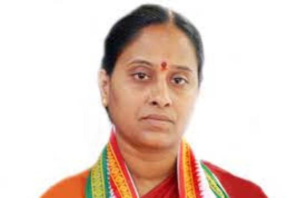 కాంగ్రెస్ నుండి పోటీకి ఆలోచిస్తున్న నేతలు .. కొండా పోటీ చేస్తే సాహసమే !!