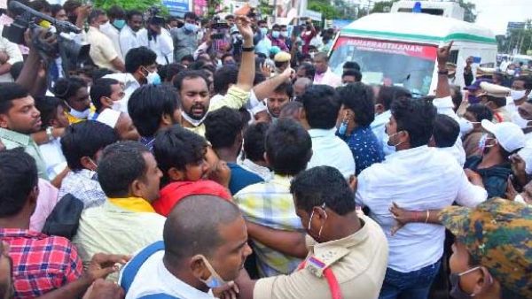 జీజీహెచ్ ఆస్పత్రి విపక్షాల ఆందోళన, ఉద్రిక్తత