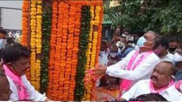 హుజురాబాద్ లోనూ, ఓయూ క్యాంపస్ లోనూ సంబరాలు హుజురాబాద్ లోనూ, ఓయూ క్యాంపస్ లోనూ సంబరాలు