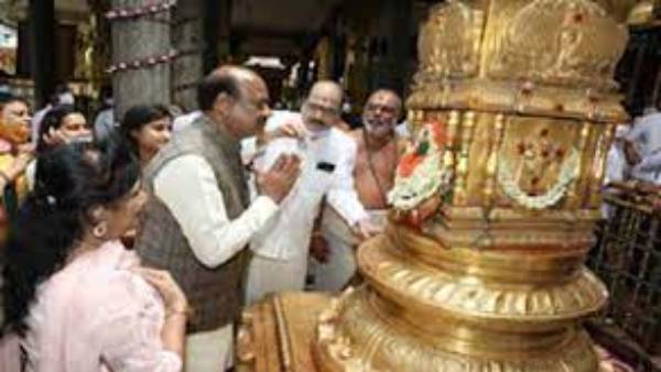 శ్రీ కపిలేశ్వరస్వామివారిని దర్శించుకున్న లోక్సభ స్పీకర్ ఓం బిర్లా శ్రీ కపిలేశ్వరస్వామివారిని దర్శించుకున్న లోక్సభ స్పీకర్ ఓం బిర్లా