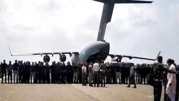 600 మంది ఒకే విమానంలో